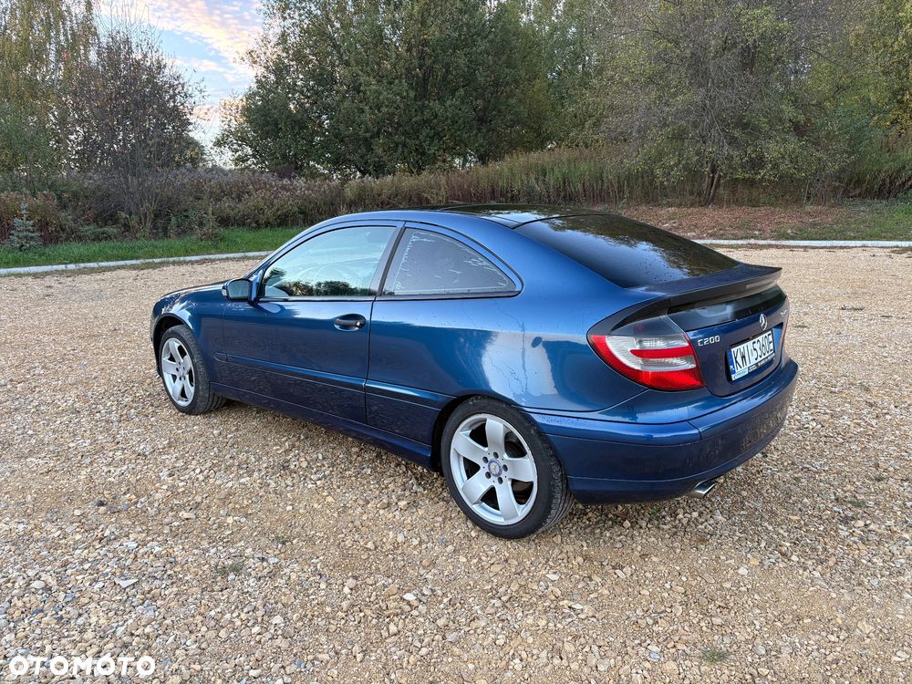 Mercedes-Benz C-Class 2006 photo 2