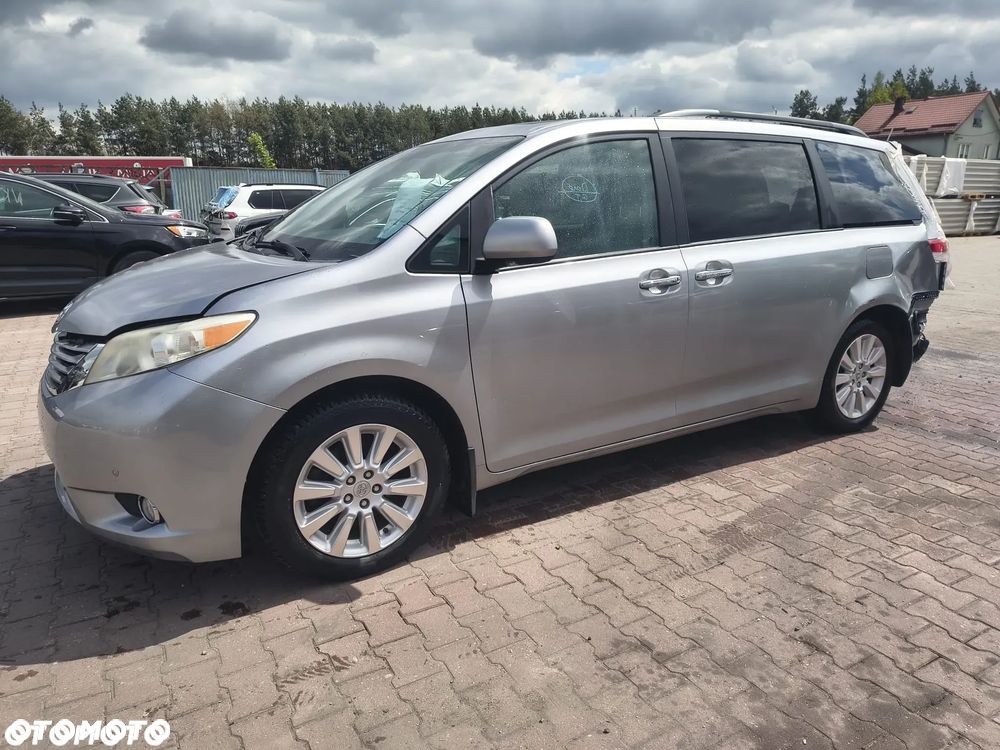 Toyota Sienna - 8