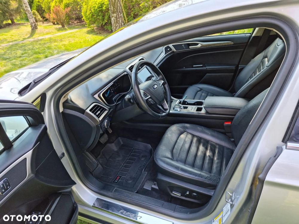 Ford Fusion - 13