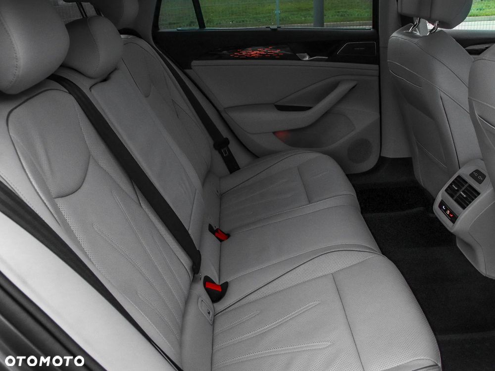 Volkswagen Passat Variant 1.5 TSI EVO Elegance DSG - 12