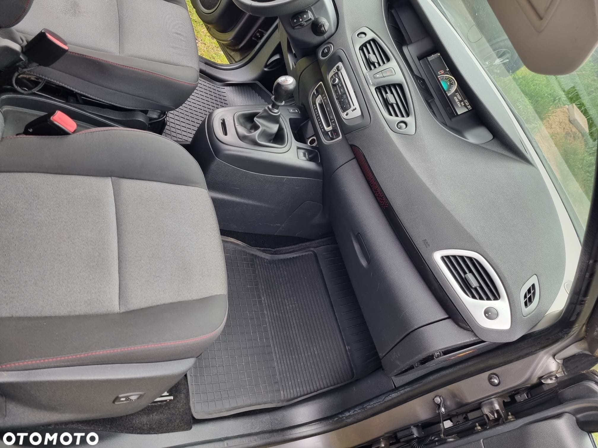Renault Grand Scenic - 31