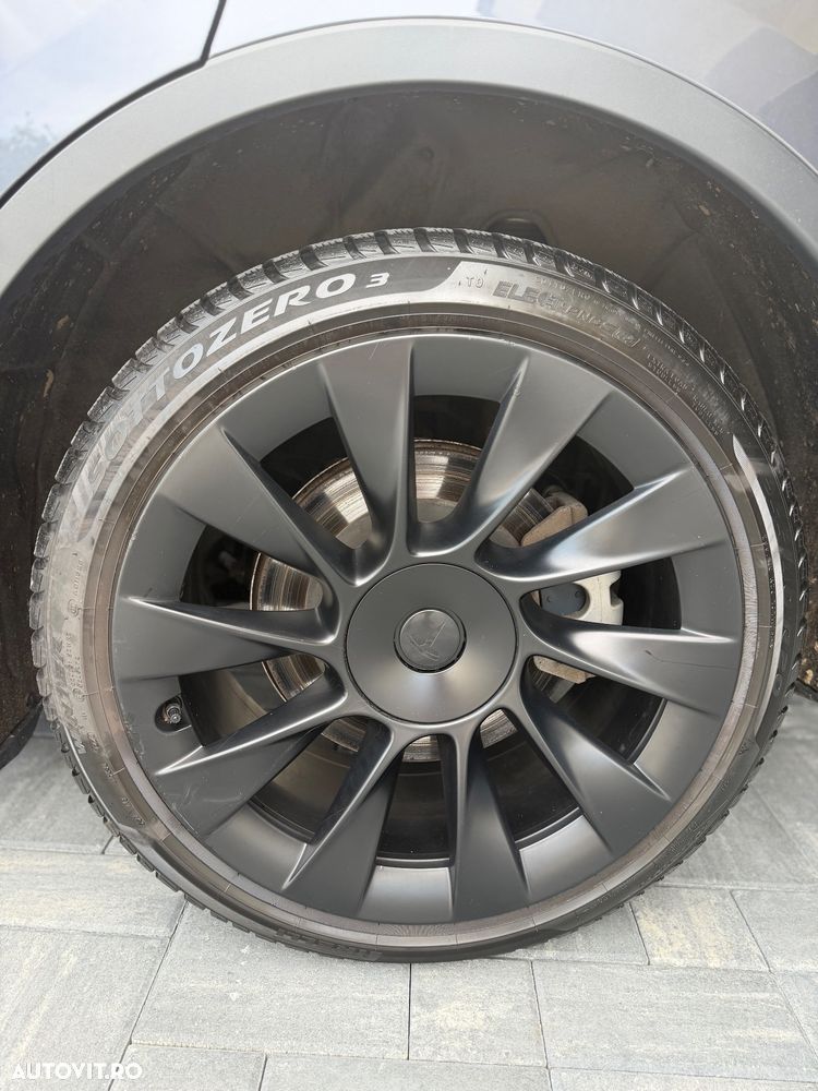 Tesla Model Y - 18