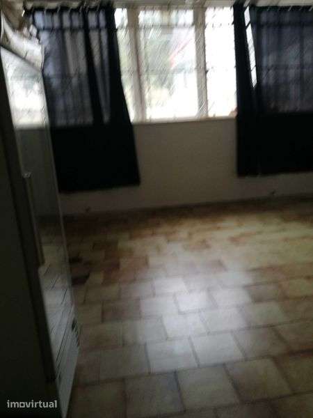 Loja em galeria no Areeiro - Grande imagem: 4/5