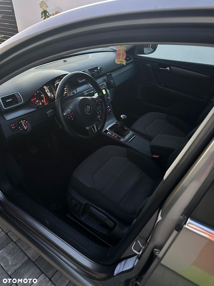 Volkswagen Passat 1.6 TDI BlueMotion Technology Comfortline - 9