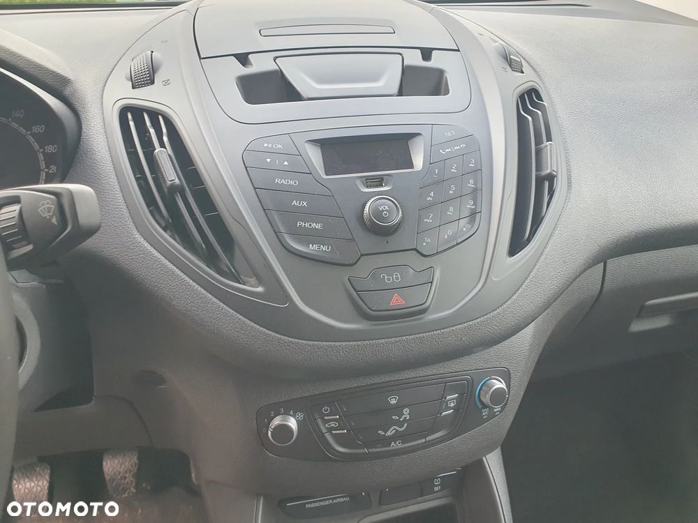 Ford Tourneo Courier - 12