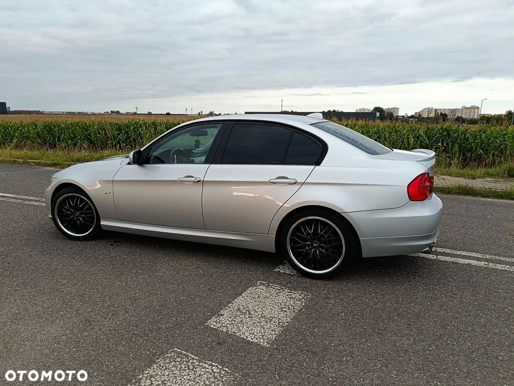 BMW Seria 3 318i - 5
