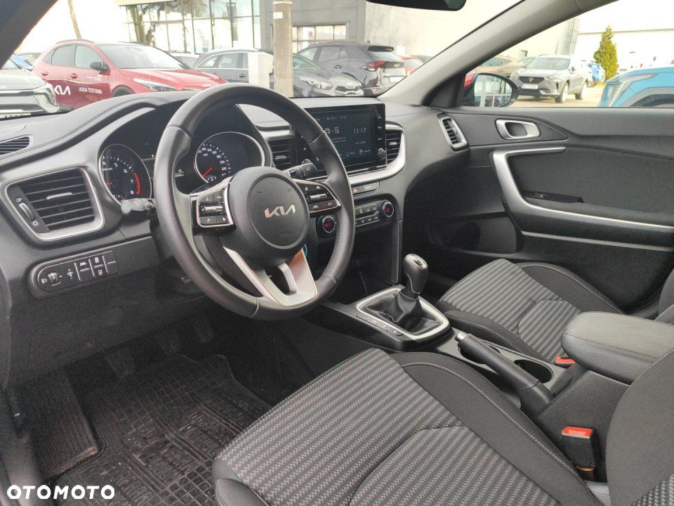 Kia Ceed - 12