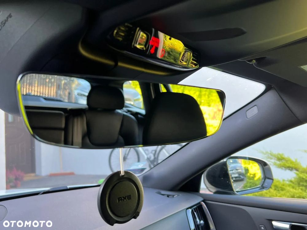Volvo V60 T4 R-Design - 22