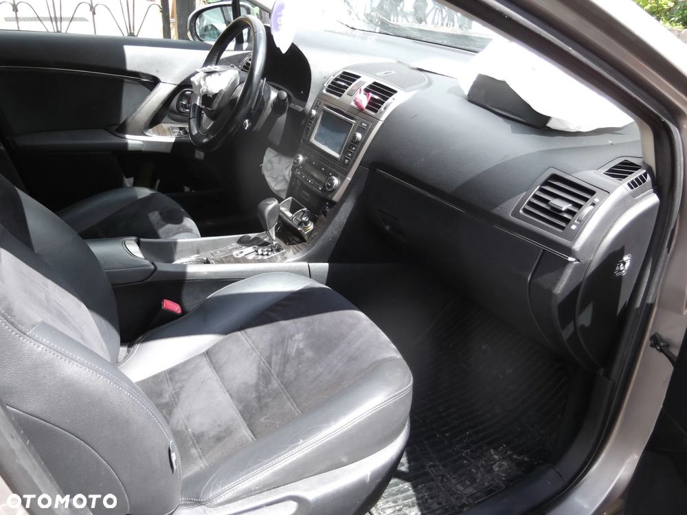 Toyota Avensis - 10