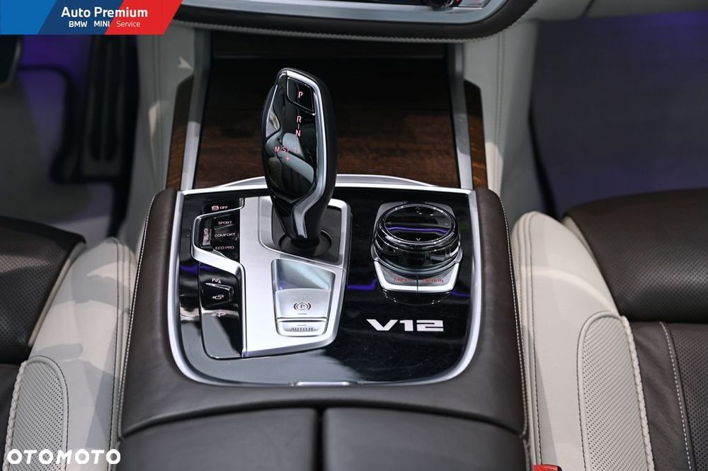 BMW Seria 7 M760Li xDrive - 25