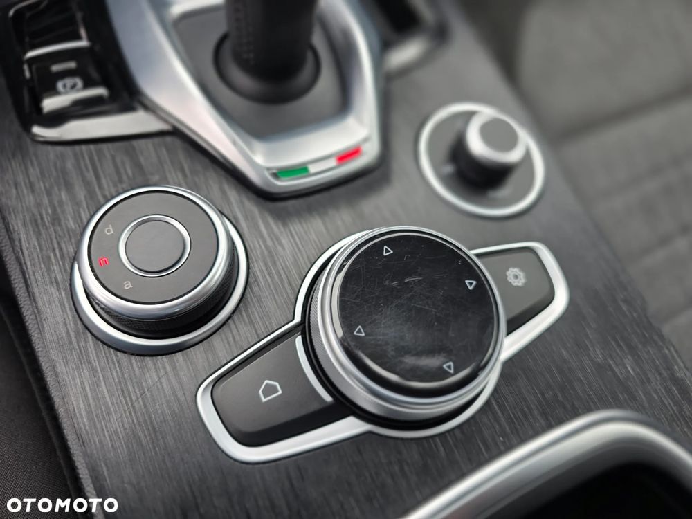 Alfa Romeo Stelvio 2.0 Turbo Super Q4 - 27