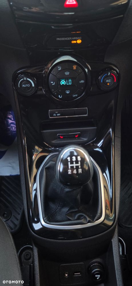 Ford Fiesta 1.0 EcoBoost Platinium X - 29