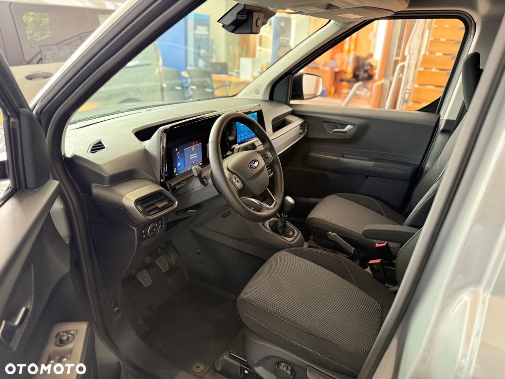 Ford Transit Courier - 13