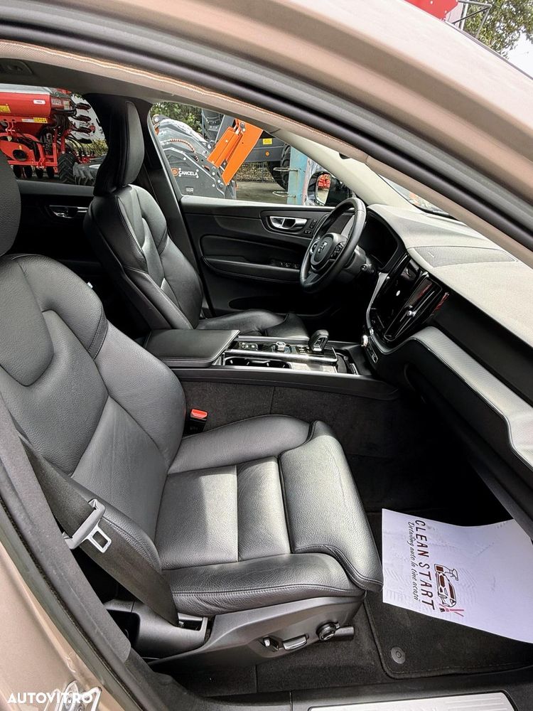 Volvo XC 60 B4 MHEV AT AWD Plus Dark - 5