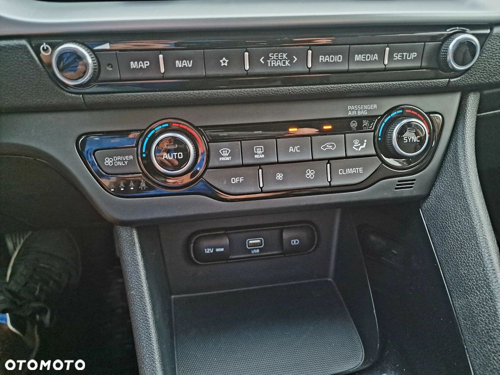 Kia Niro 1.6 GDI Hybrid L Business Line - 24
