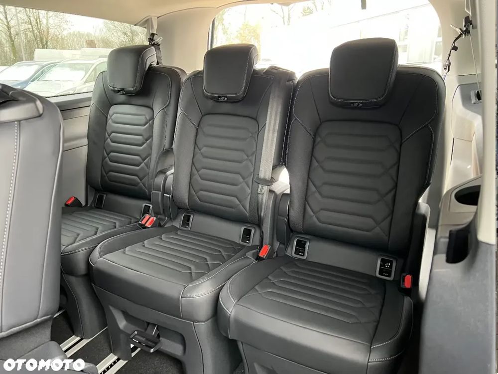 Ford Tourneo Custom - 12