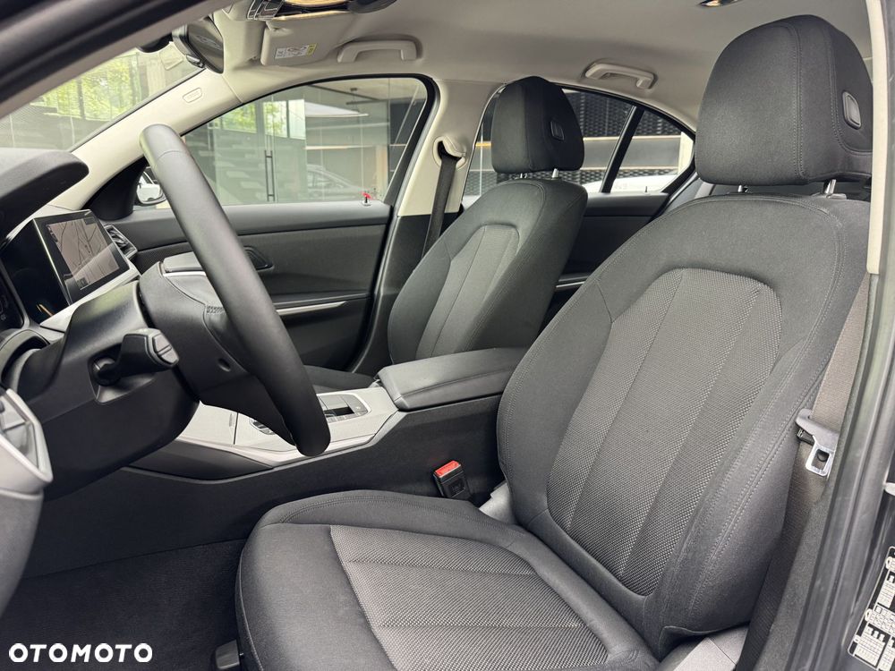 BMW Seria 3 318i - 12