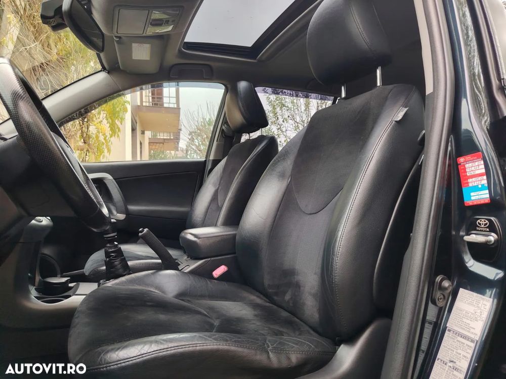 Toyota RAV4 2.2 D-4D 4x4 - 12