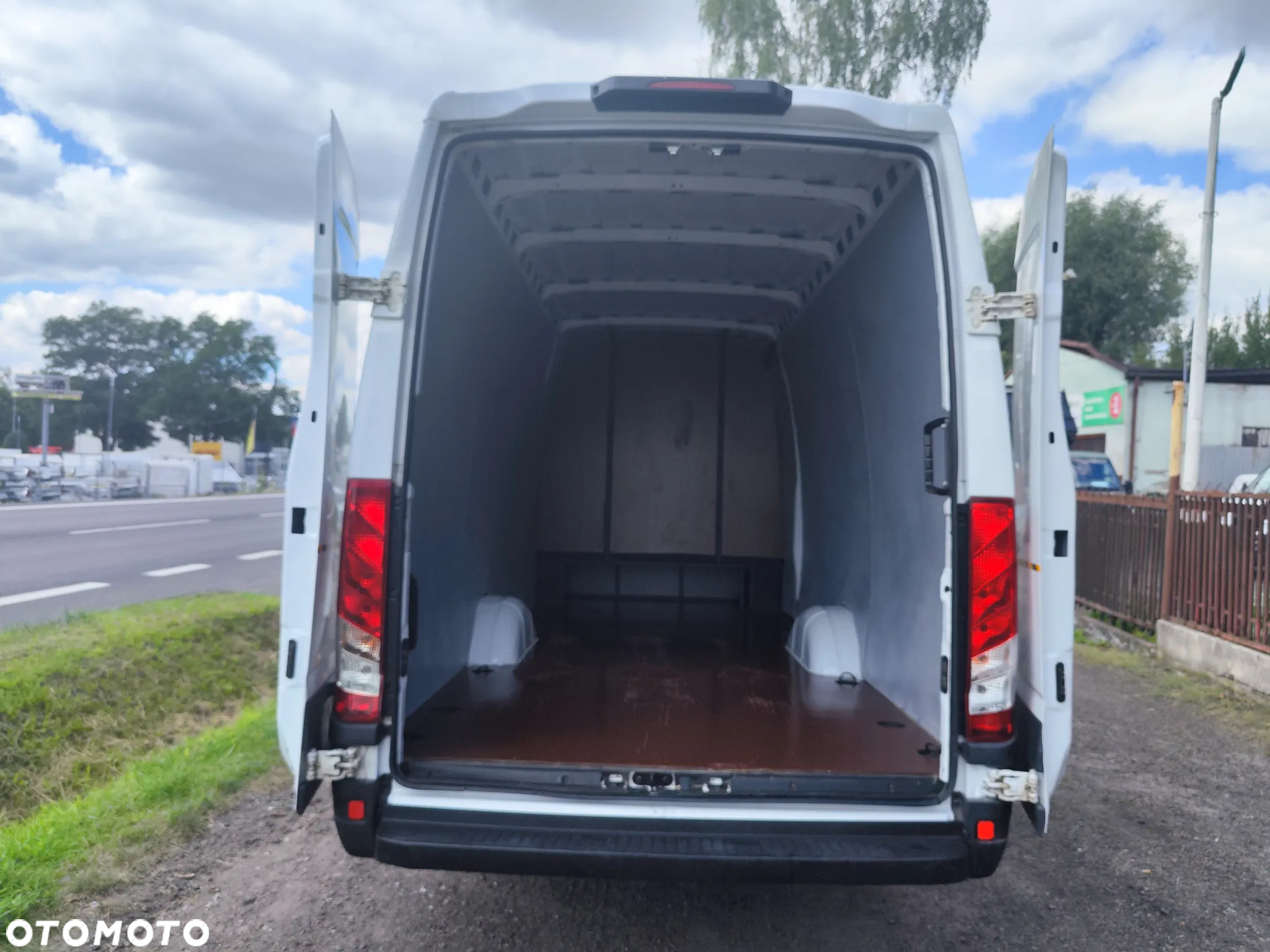 Iveco Daily maxi brygadówka 7 osób - 7
