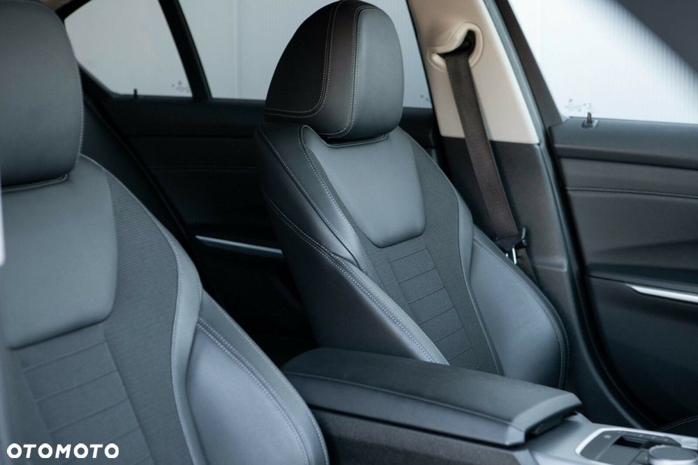 BMW Seria 3 - 26