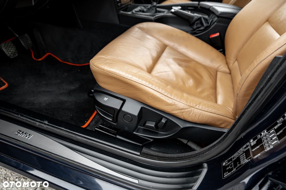 BMW Seria 5 525i xDrive - 17