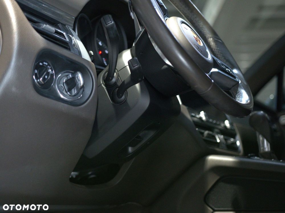 Porsche Macan Standard - 36