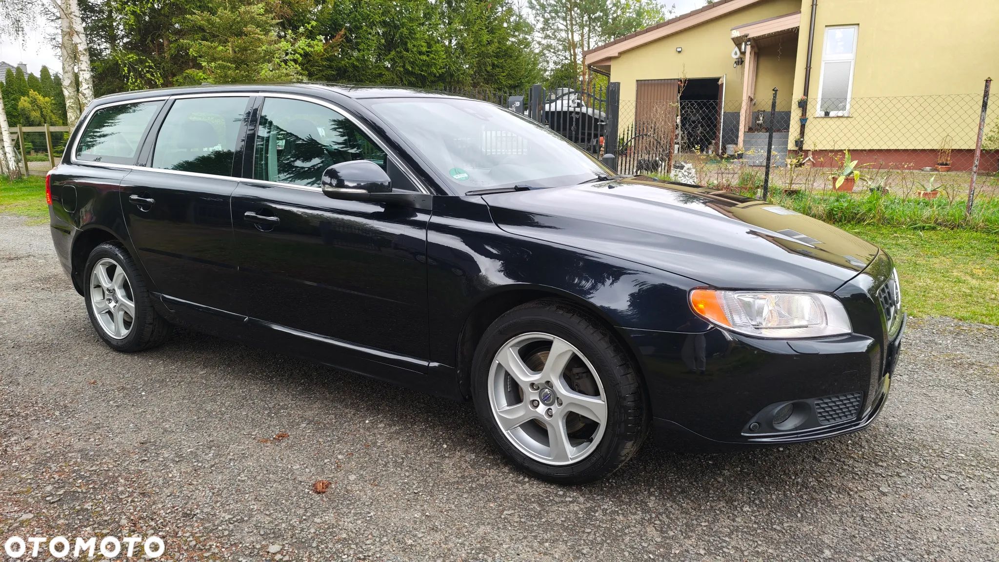 Volvo V70 T5 Momentum - 1