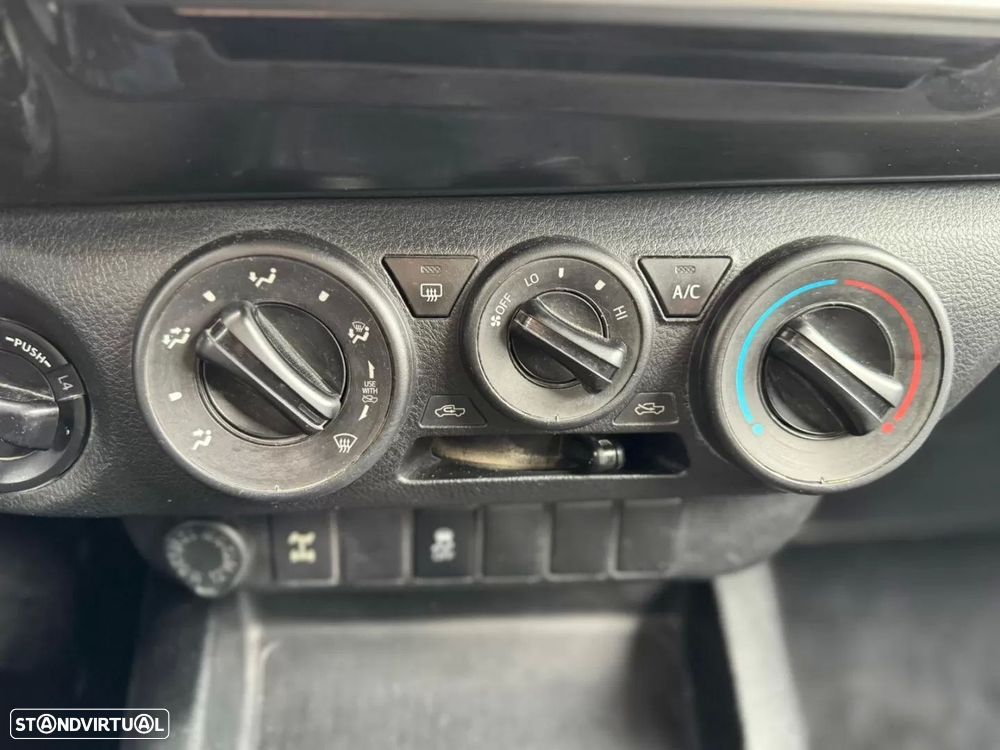 Toyota Hilux 2.4 D-4D 4WD CD CM - 9