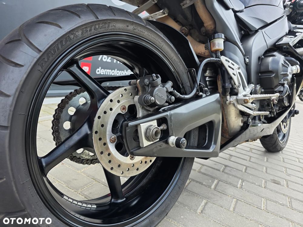 Yamaha R1 - 21