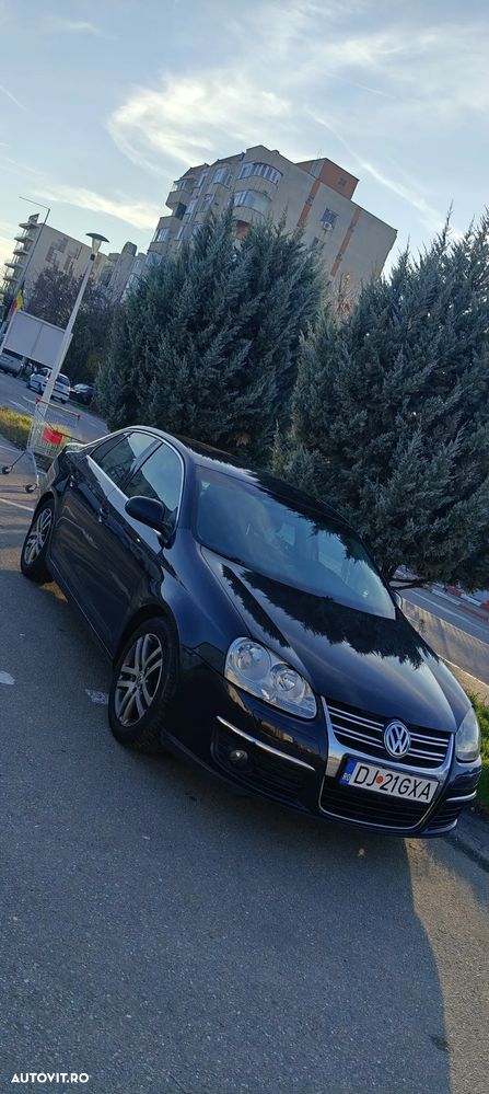 Volkswagen Jetta 2.0 TDI Sportline - 6