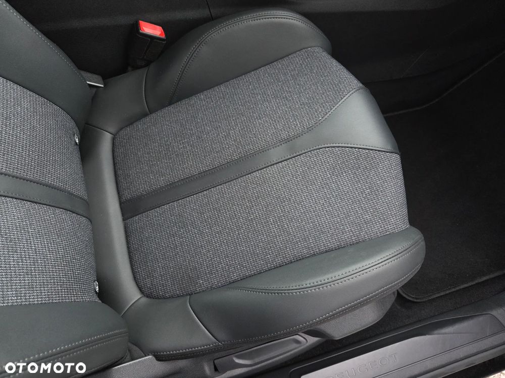 Peugeot 3008 PureTech 130 Stop & Start GPF EAT8 Allure - 17