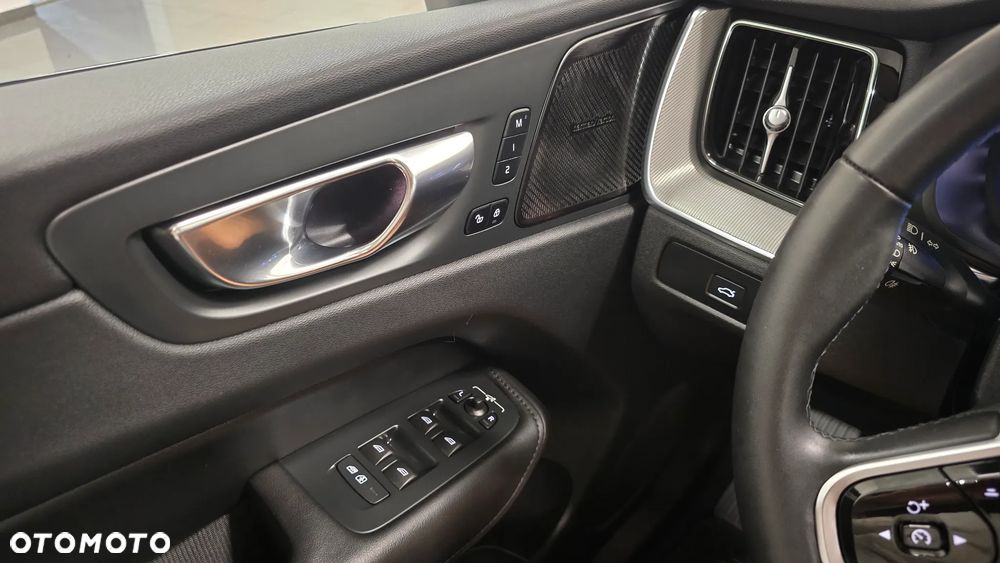 Volvo XC 60 B4 D Ultimate Dark - 24