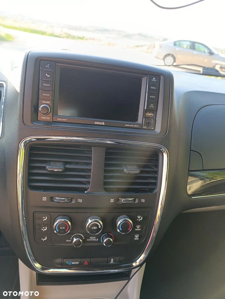 Dodge Grand Caravan - 8