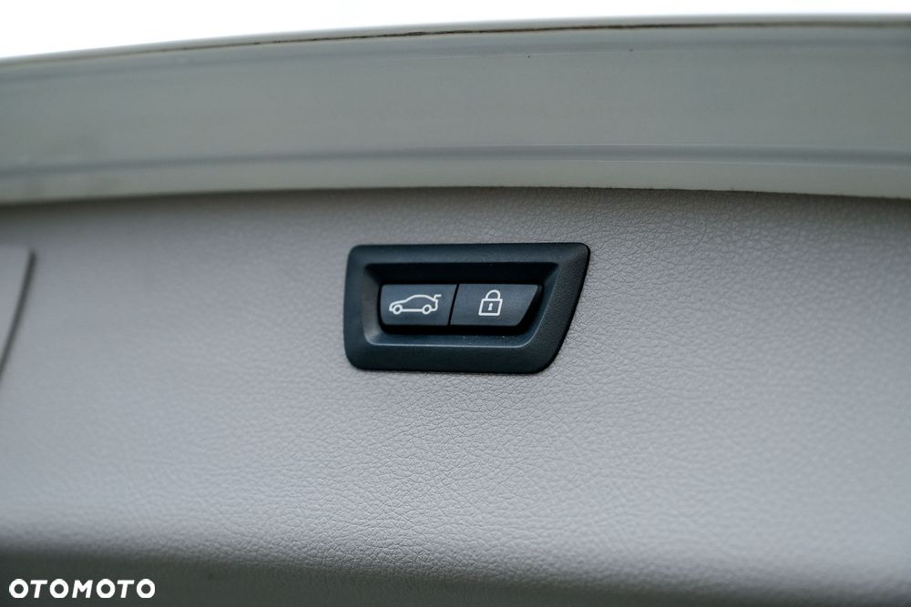 BMW Seria 3 320d Sport Line - 30
