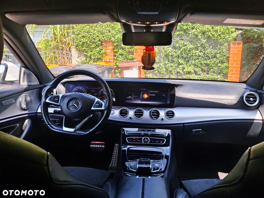 Mercedes-Benz Klasa E 220 d T 9G-TRONIC AMG Line - 31