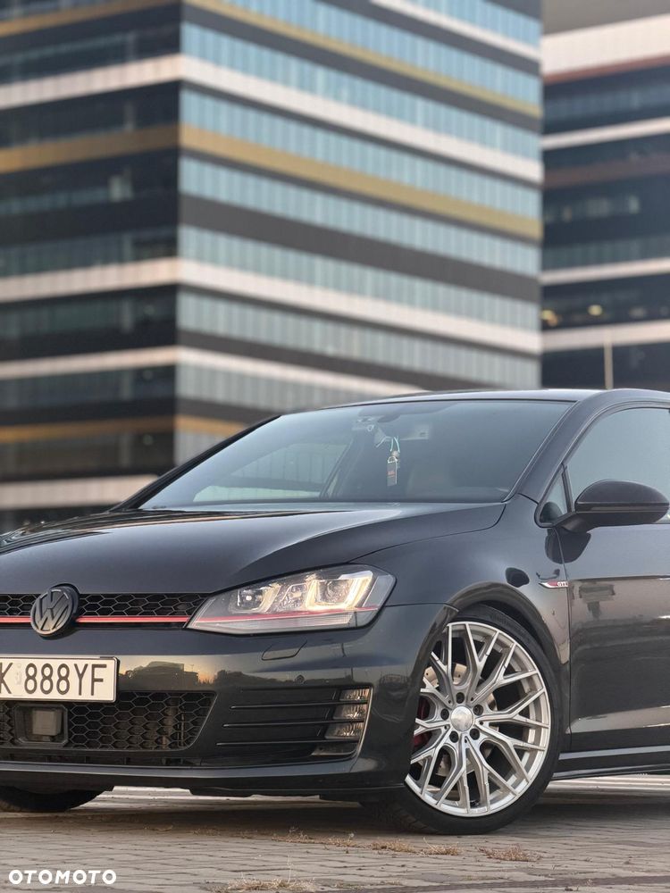 Volkswagen Golf - 10