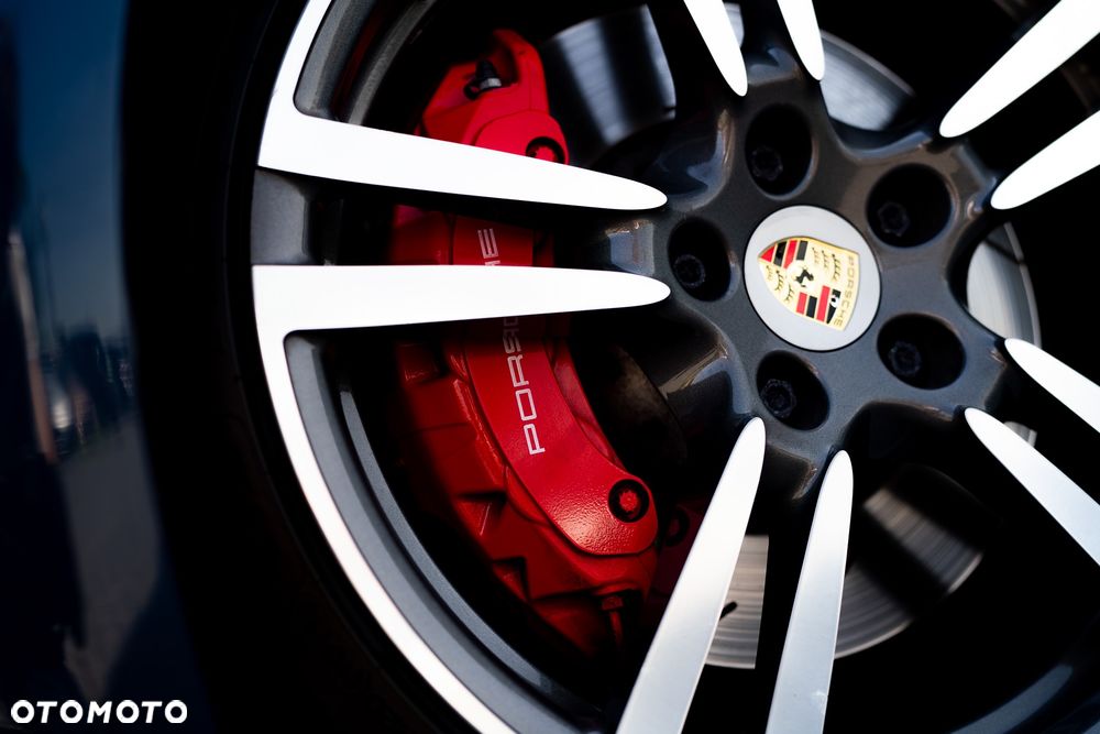 Porsche Panamera GTS PDK - 12