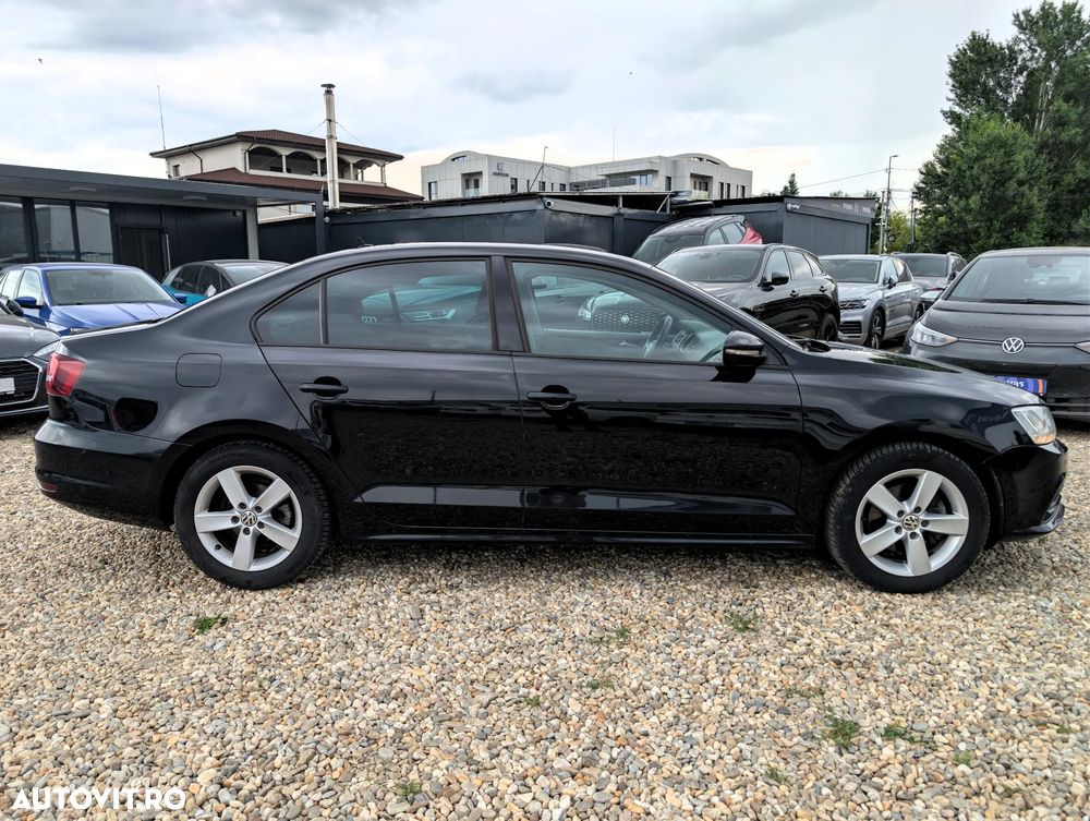 Volkswagen Jetta 2.0 TDI DSG Comfortline - 5