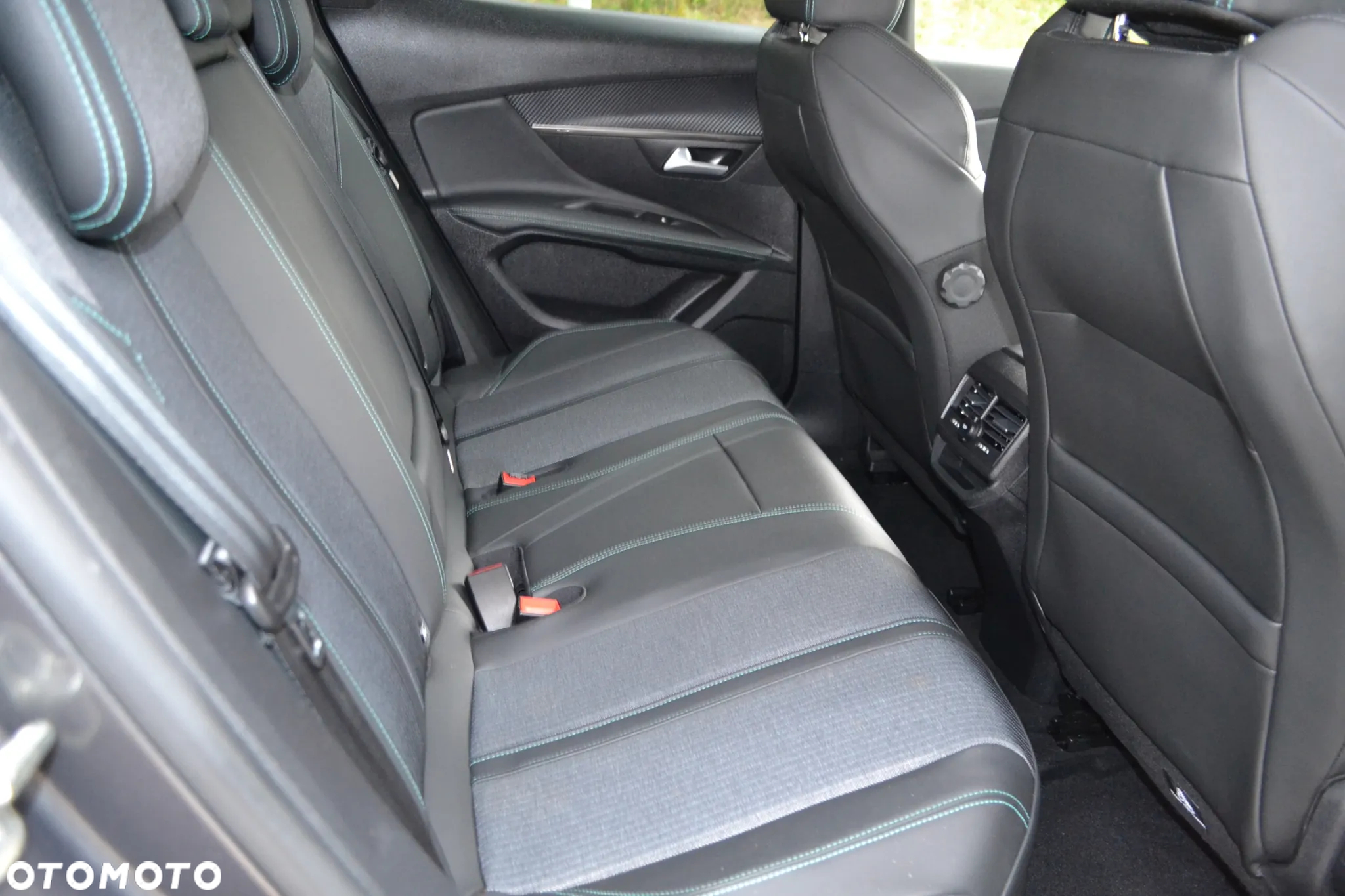 Peugeot 3008 1.6 PureTech Hybrid PHEV Allure S&S EAT8 - 11
