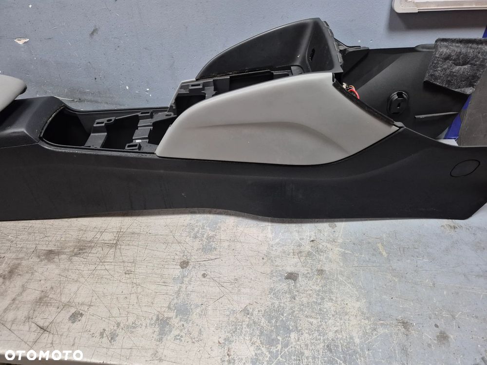 Tunel Środkowy Podłokietnik Audi A3 8V - 8