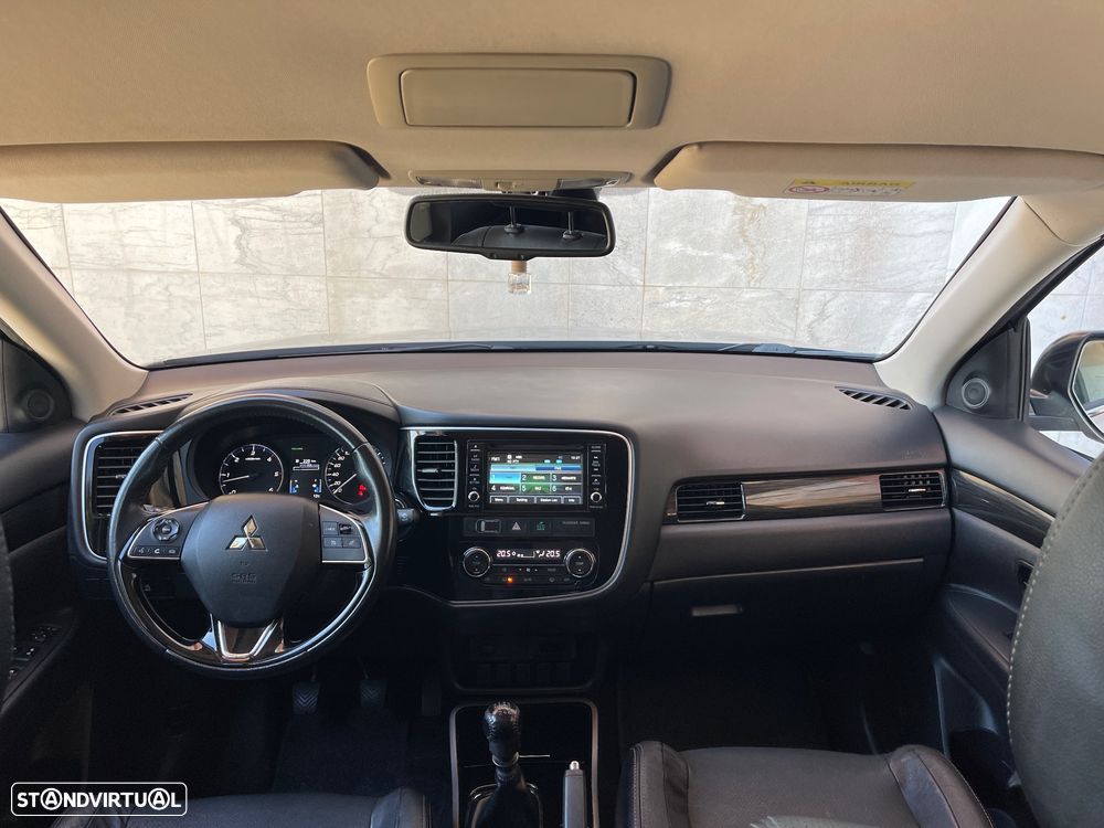 Mitsubishi Outlander 2.2 DI-D Intense+ - 16