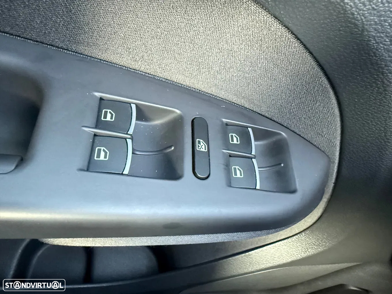 VW Touran 1.6 TDI DPF BlueMotion DSG Comfortline - 24