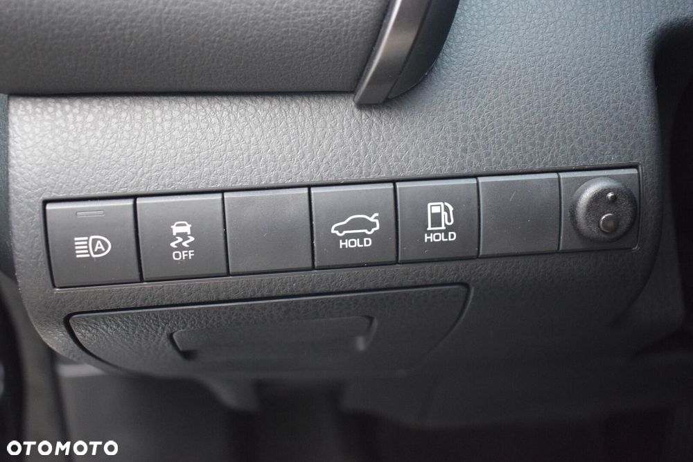 Toyota Camry 2.5 Hybrid Comfort CVT - 21
