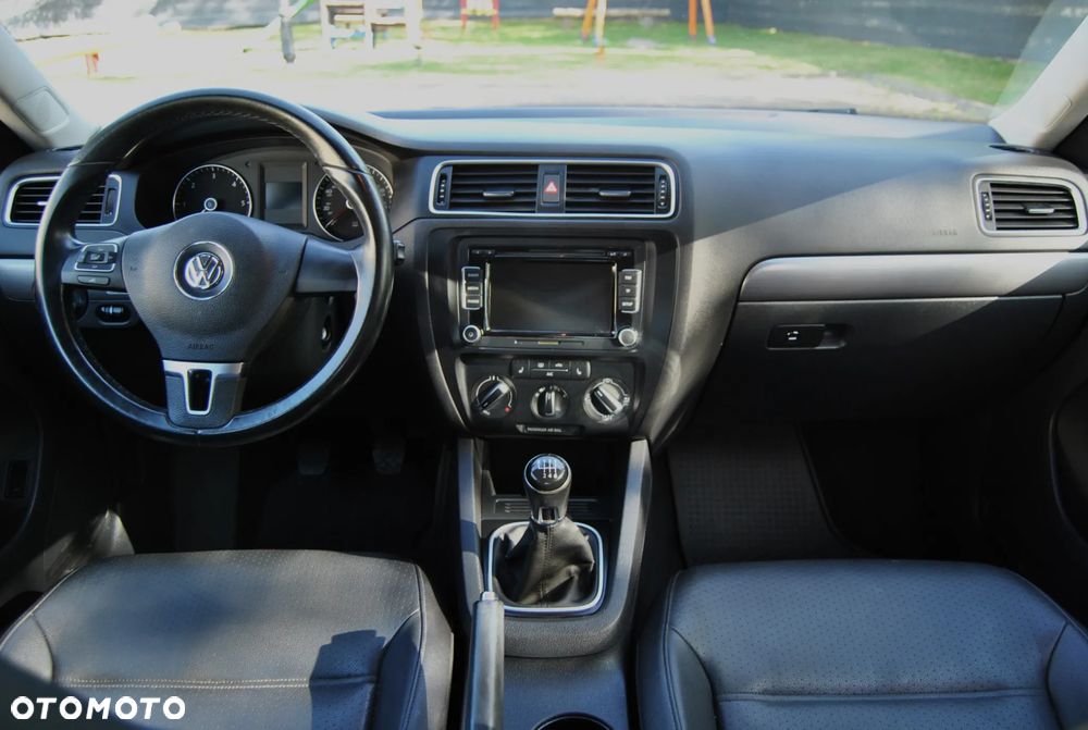 Volkswagen Jetta 2.0 TDI Match - 9