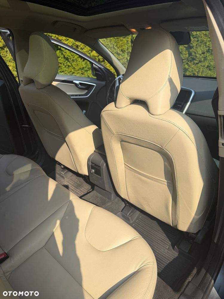 Volvo XC 60 D5 AWD Summum - 11
