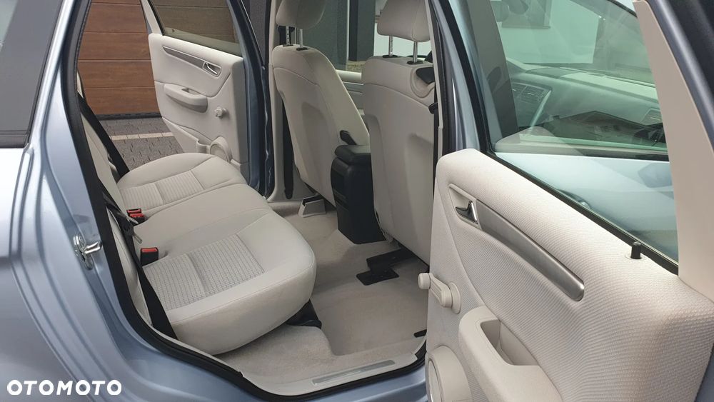 Mercedes-Benz Klasa B 180 BlueEFFICIENCY Edition - 25