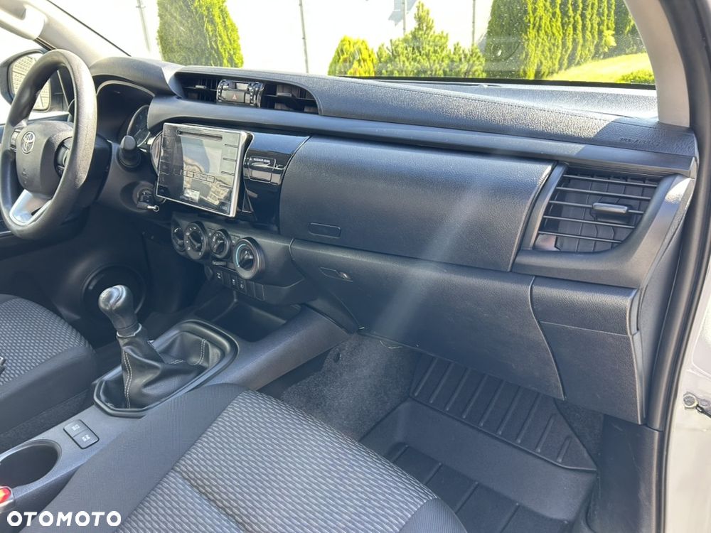 Toyota Hilux 2.4 D-4D Double Cab DLX 4x4 - 12