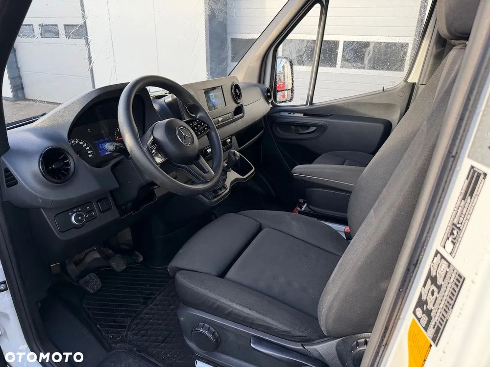 Mercedes-Benz Sprinter - 6