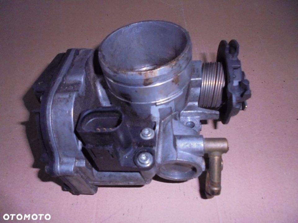 PRZEPUSTNICA VW AUDI SKODA SEAT 037133064D - 1