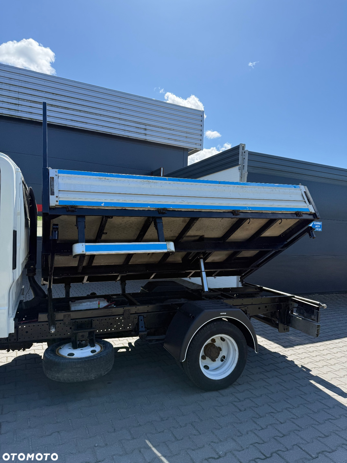 Isuzu N35 - 19
